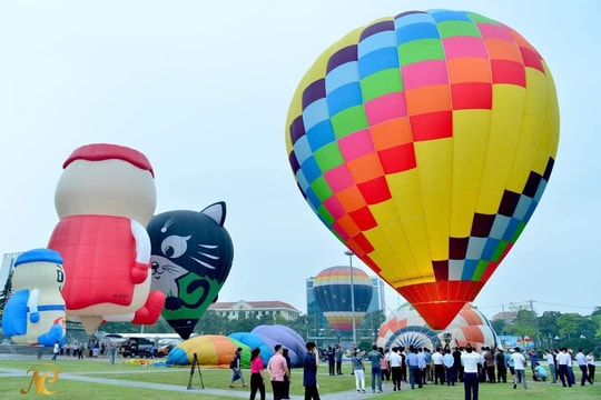 Khai mạc Lễ hội khinh khí cầu quốc tế tại Tuyên Quang