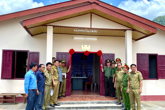 Khánh thành 3 trụ sở làm việc cho Công an nước bạn Lào