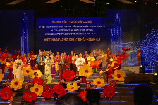 Chương trình nghệ thuật đặc biệt “Việt Nam vang khúc khải hoàn ca”