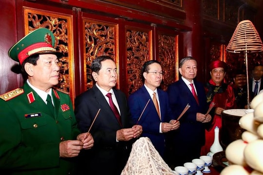 Chủ tịch nước Võ Văn Thưởng dâng hương Giỗ Tổ Hùng Vương