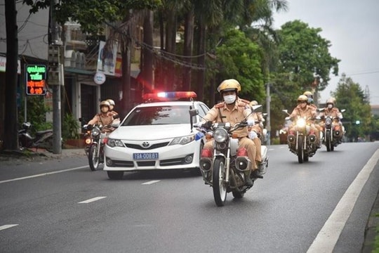 Trên 10.000 lượt phương tiện đưa đón du khách về Đền Hùng