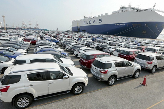 Hơn 15.200 xe ô tô nhập khẩu vào Việt Nam