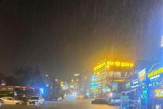 Lào Cai: Mưa lớn không ngừng khiến Sa Pa nhiều nơi ngập lụt