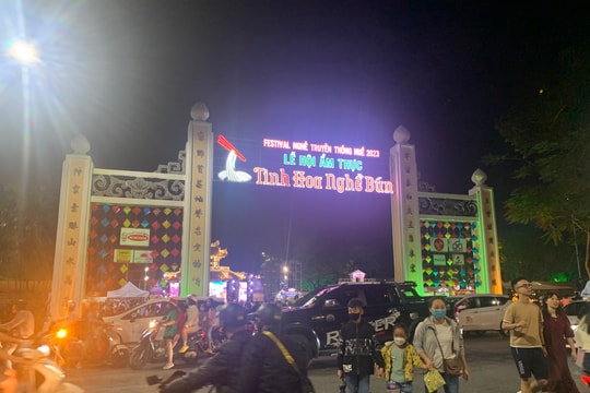 Lễ hội ẩm thực “Tinh hoa nghề bún” thu hút hàng nghìn lượt khách