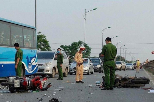 Va chạm xe máy, 2 người tử vong thương tâm