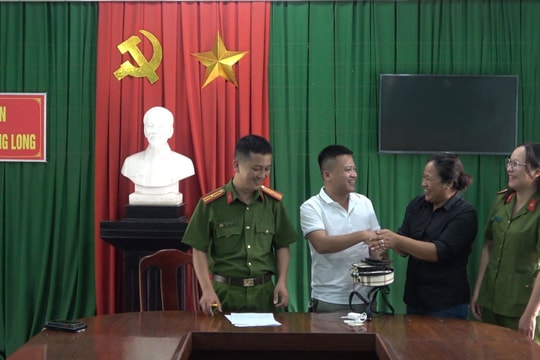Trả lại tài sản cho du khách bỏ quên tại quán