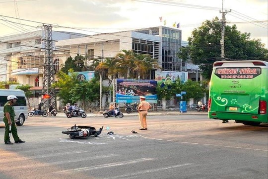 Va chạm với xe khách, một nam sinh lớp 10 tử vong