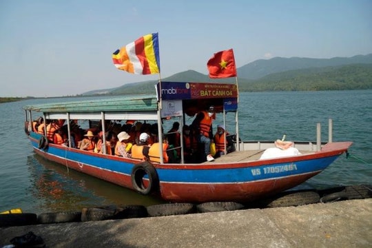 Nam du khách bị đuối nước khi đi vãn cảnh chùa Hương Tích