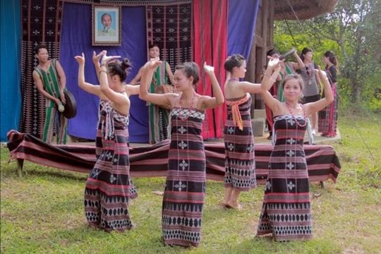 Tái hiện nghi thức "Đặt tên họ Hồ" tại Làng Văn hóa - Du lịch các dân tộc Việt Nam