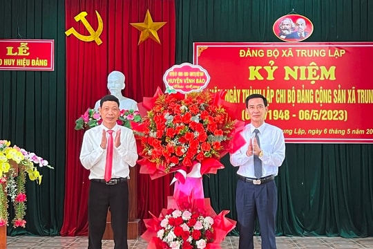 Kỷ niệm 75 năm Ngày thành lập Chi bộ Đảng xã Trung Lập