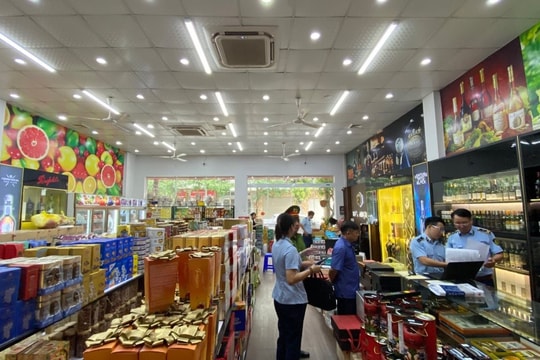 Bắc Giang: Thu giữ lượng lớn xì gà, rượu và thuốc lá nghi nhập lậu
