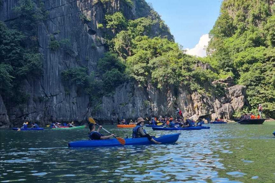 Sẽ khai thác thêm nhiều bãi tắm trên vịnh Hạ Long