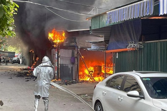 Vụ cháy bãi trông giữ xe ở Cầu Giấy, Hà Nội: Ai chịu trách nhiệm?