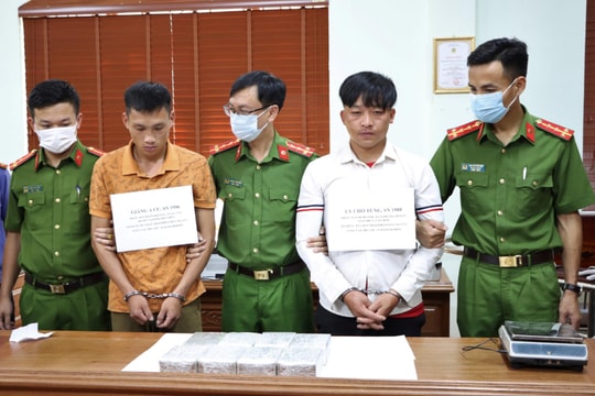 Bắt hai đối tượng mua bán trái phép 16 bánh heroin