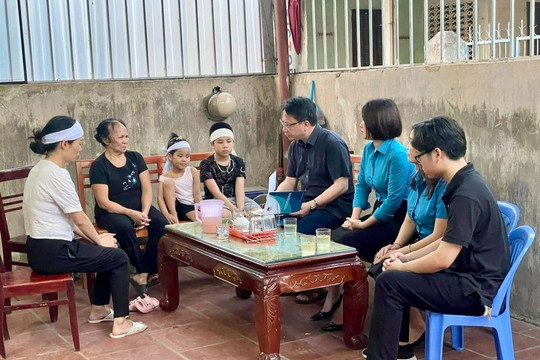 Bộ GD&ĐT thăm hỏi gia đình cô giáo gặp nạn ở Hà Giang