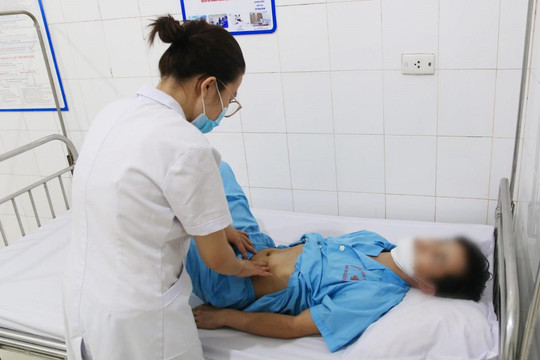 Thủng dạ dày do tự mua thuốc chữa bệnh xương khớp