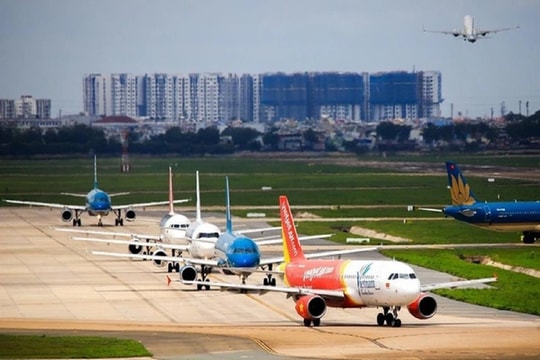 Bộ Tài chính lên tiếng về việc bỏ trần giá vé máy bay