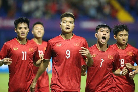 SEA Games 32: Đánh bại Malaysia, U22 Việt Nam vào bán kết