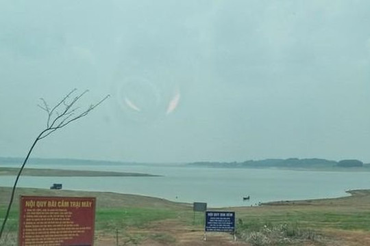 Hàng loạt hồ lớn thiếu nước trầm trọng