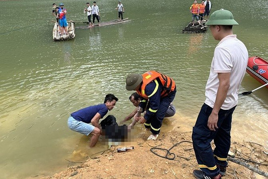 Đã tìm thấy nạn nhân đuối nước ở hồ Ná Hiến