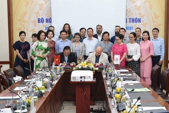 Ký hợp tác ghi nhớ về phòng chống dịch bệnh từ động vật sang người