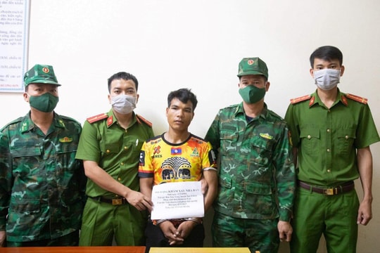 Bắt đối tượng người Lào vận chuyển trái phép chất ma túy