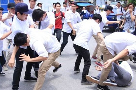 Nam Định: Tạm giữ hình sự nam sinh đâm bạn học tử vong