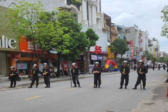 Cảnh sát bao vây nhà “trùm” giang hồ ở Thanh Hóa