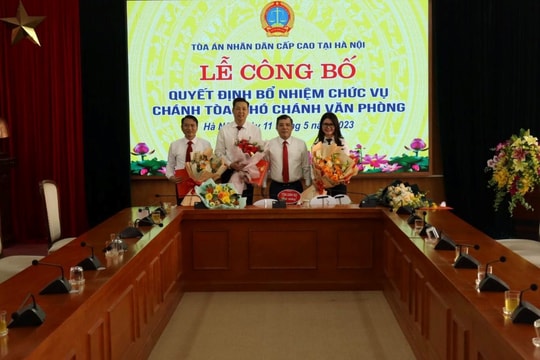 TAND cấp cao tại Hà Nội trao quyết định bổ nhiệm Chánh tòa Tòa Kinh tế và hai Phó Chánh Văn phòng