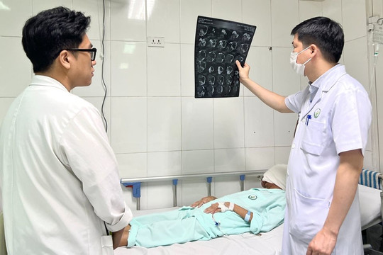 Khối u "khổng lồ" trên mặt khiến nhãn cầu rơi khỏi ổ mắt