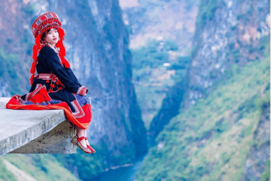 Tạm thời cấm chụp ảnh ở mép sân có góc nhìn bao trọn sông Nho Quế