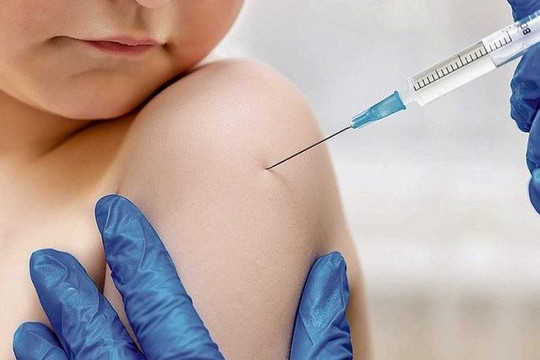 Thanh Hóa: Yêu cầu xác minh sự cố tiêm vaccine hết hạn