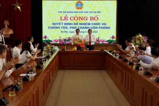 TAND cấp cao tại Hà Nội trao quyết định bổ nhiệm Chánh tòa Tòa Kinh tế và hai Phó Chánh Văn phòng