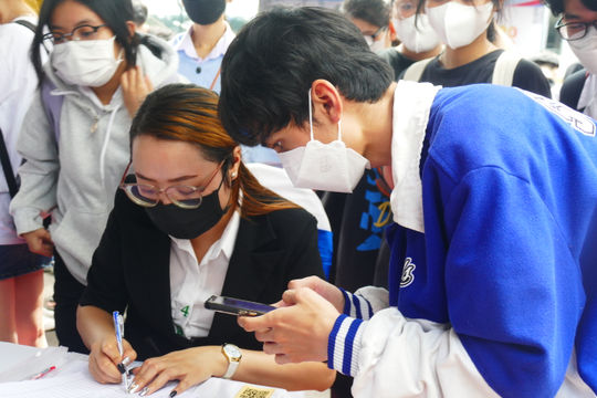 5.000 sinh viên “gõ cửa” 60 doanh nghiệp tìm việc làm