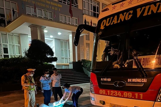 Phát hiện hơn 200kg mỡ động vật đang bốc mùi trên xe khách