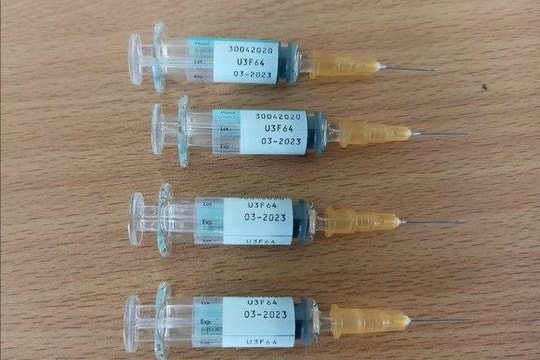 Vụ tiêm vaccine hết hạn cho trẻ ở Thanh Hóa: Tạm đình chỉ công tác 2 cán bộ y tế