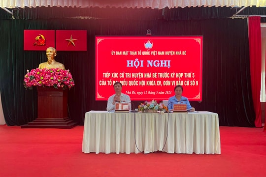 Thiếu tướng Dương Văn Thăng tiếp xúc cử tri trước Kỳ họp thứ 5