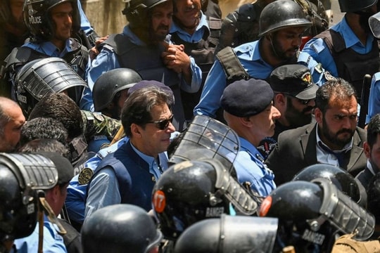 Cựu Thủ tướng Pakistan Imran Khan được tại ngoại