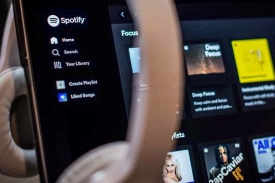 Spotify xóa hàng nghìn bài hát do AI tạo ra
