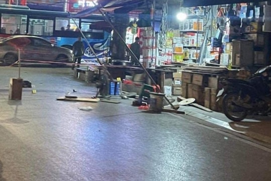 Đâm gia đình hàng xóm thương vong vì mâu thuẫn trong buôn bán