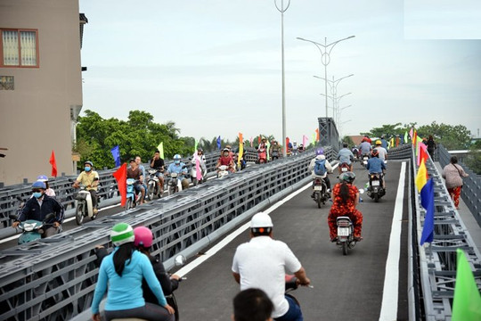 TP.HCM: Cấm tất cả ô tô lưu thông qua cầu An Phú Đông