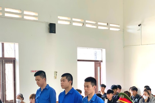Dùng dao chém người vì bị ném đá trúng đầu