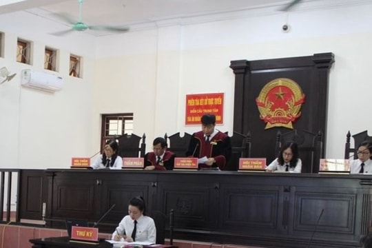 Dùng chày gỗ đánh vợ vì mâu thuẫn tình cảm