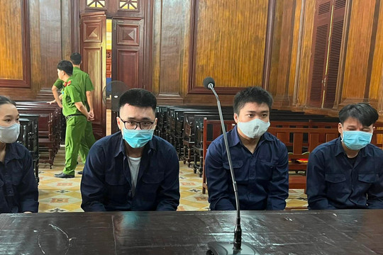 Làm giả hàng trăm bằng lái, căn cước công dân, thu lời bất chính