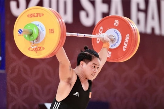 VĐV cử tạ Nguyễn Quốc Toàn phá 3 kỷ lục SEA Games