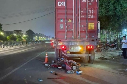 Người đàn ông tử vong do đâm vào xe container đang dừng