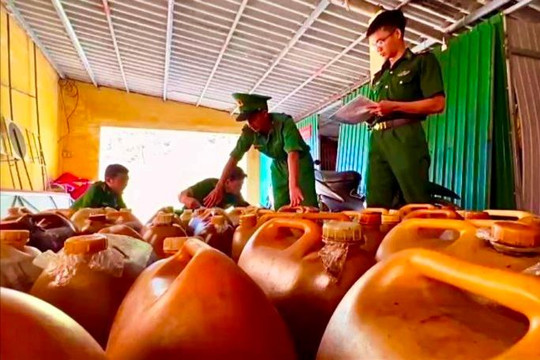 Bắt giữ hơn 1.200 lít dầu D.O không rõ nguồn gốc