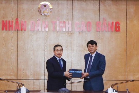 Đại sứ đặc mệnh toàn quyền nước CHDCND Lào tại Việt Nam làm việc tại Cao Bằng