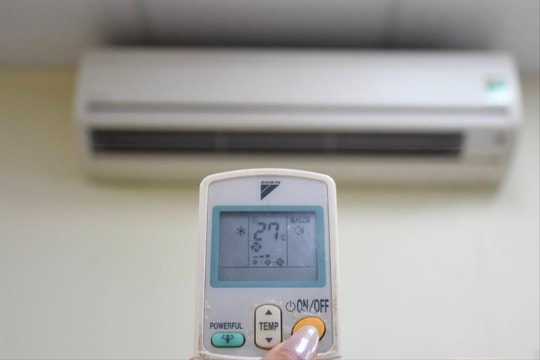 Nắng nóng căng thẳng, EVNHANOI khuyến cáo tiết kiệm điện năng
