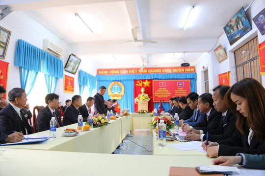 Tăng cường tình đoàn kết, hữu nghị giữa TAND hai tỉnh của hai nước Việt Nam - Campuchia